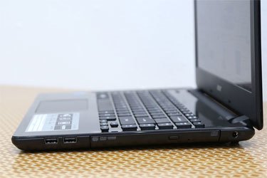 M&aacute;y t&iacute;nh x&aacute;ch tay Acer Aspire E5 471 trang bị đầu DVD tiện lợi